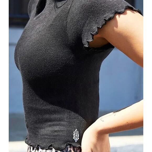 FP MOVEMENT Madeline Funnel Baby Tee Black Ribbed Crop Length Top Women's XS/S - Picture 4 of 10